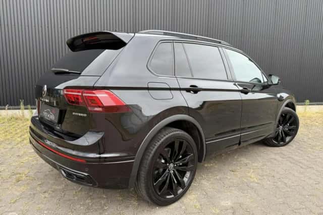 Volkswagen Tiguan (2021) thumbnail 2