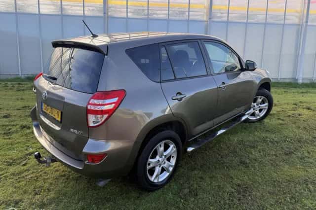 Toyota RAV4 (2009) thumbnail 3