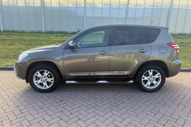 Toyota RAV4 (2009) thumbnail 4