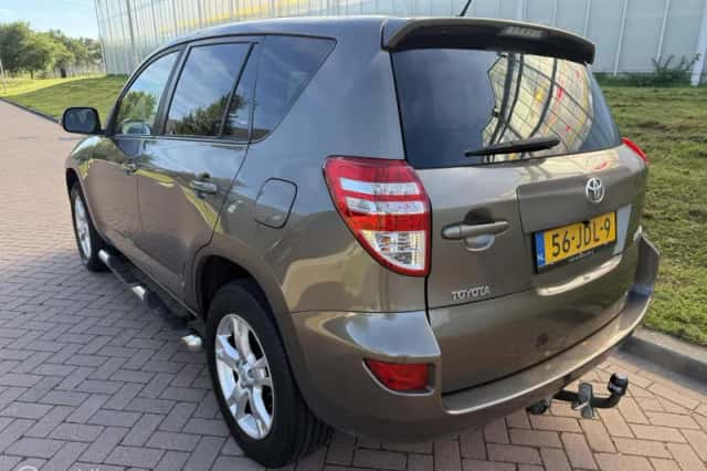 Toyota RAV4 (2009) thumbnail 5