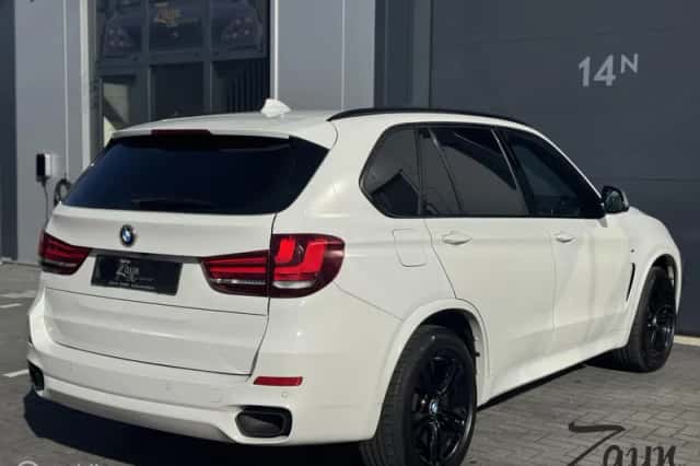 BMW X5 (2015) thumbnail 2