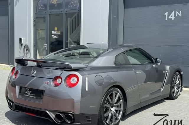 Nissan GT-R (2013) thumbnail 2
