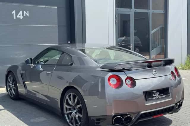 Nissan GT-R (2013) thumbnail 4