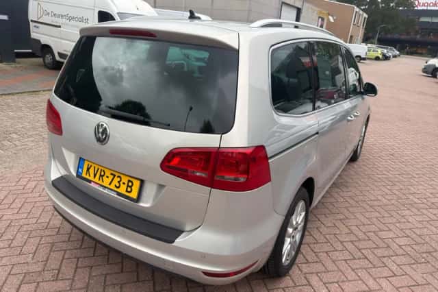 Volkswagen Sharan (2013) thumbnail 3