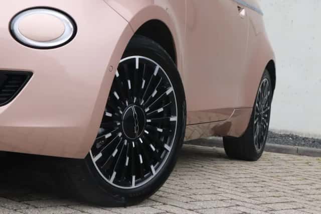 Fiat 500e (2024) thumbnail 4