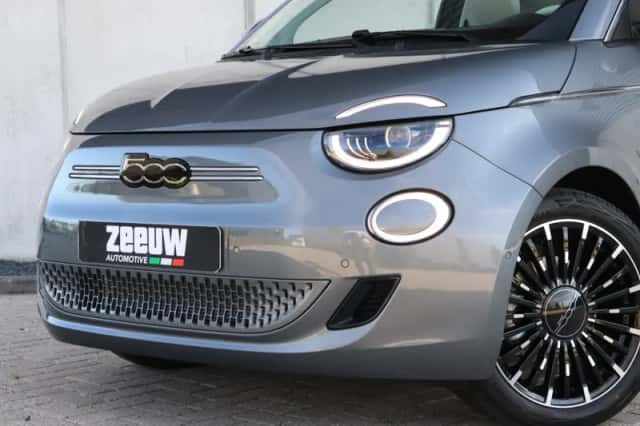 Fiat 500C (2024) thumbnail 3