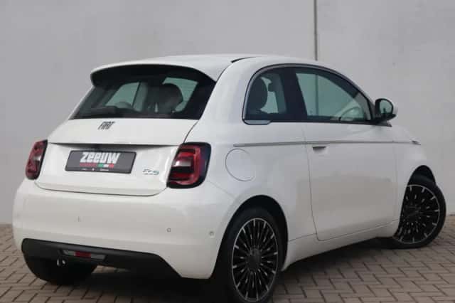 Fiat 500e (2023) thumbnail 2