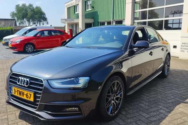 Audi A4 (2014) thumbnail 2