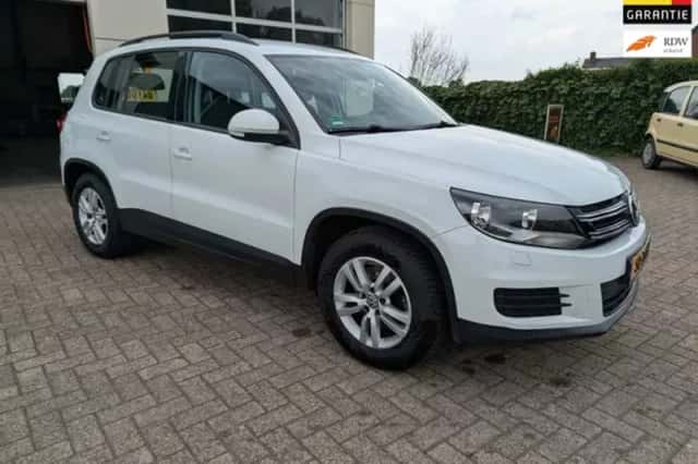Volkswagen Tiguan (2016) thumbnail 1