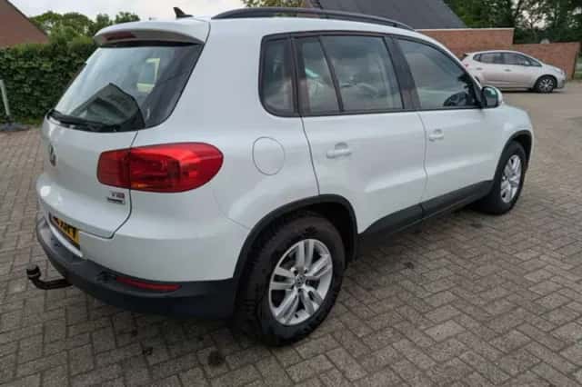 Volkswagen Tiguan (2016) thumbnail 4
