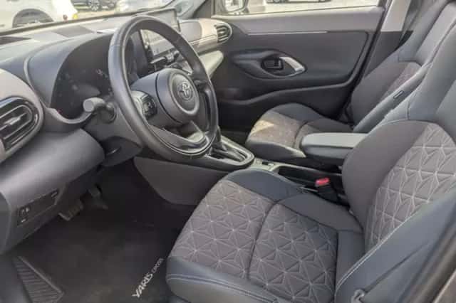 Toyota Yaris Cross (2023) thumbnail 2