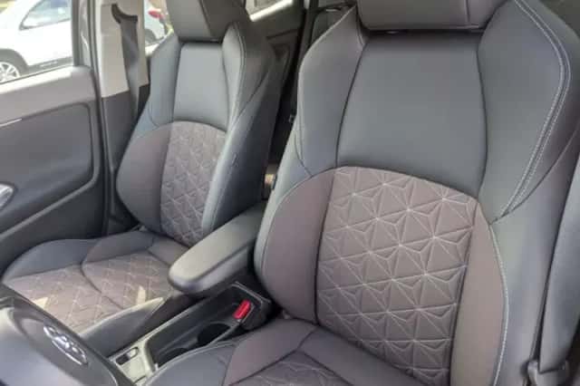 Toyota Yaris Cross (2023) thumbnail 3