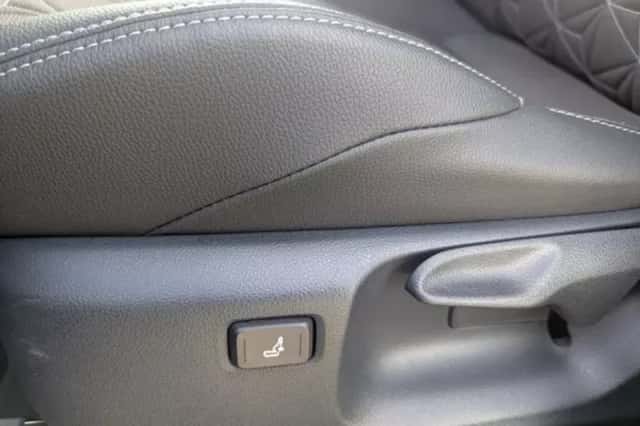 Toyota Yaris Cross (2023) thumbnail 4