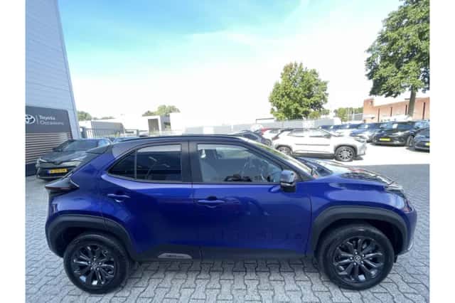 Toyota Yaris Cross (2022) thumbnail 2
