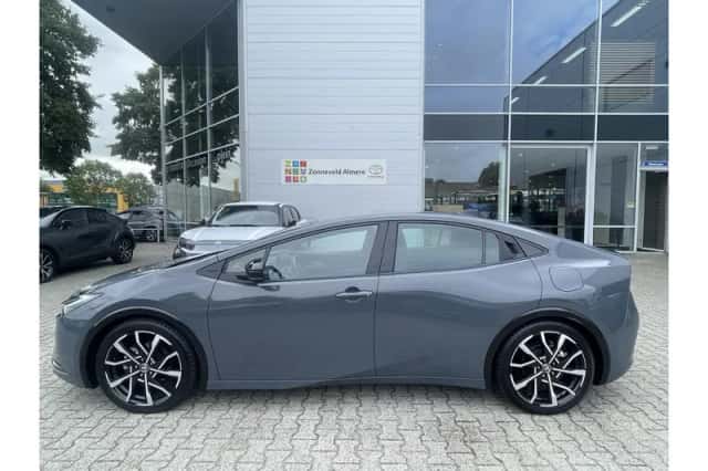 Toyota Prius (2024) thumbnail 2