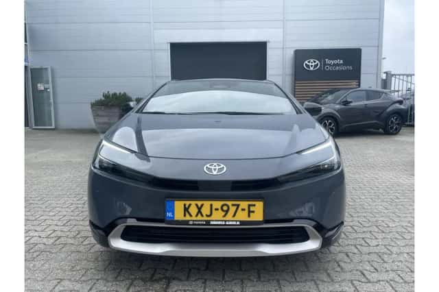 Toyota Prius (2024) thumbnail 3