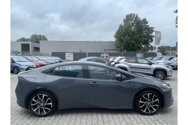 Toyota Prius (2024) thumbnail 4