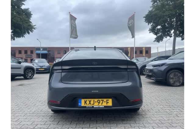 Toyota Prius (2024) thumbnail 5