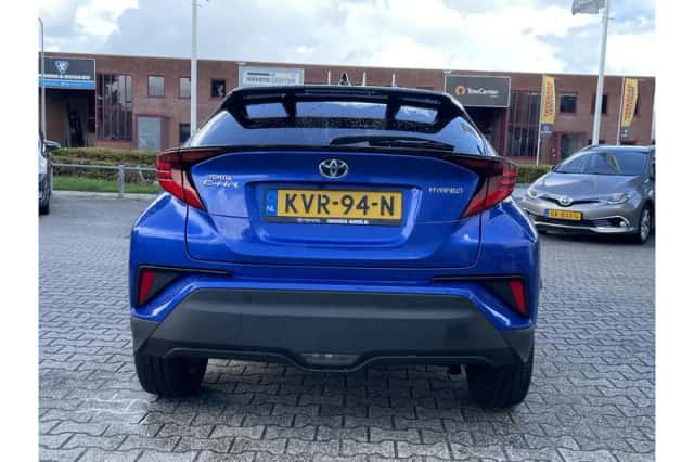 Toyota C-HR (2022) thumbnail 5