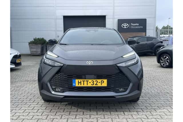 Toyota C-HR (2025) thumbnail 3