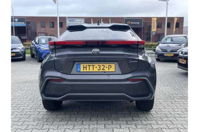 Toyota C-HR (2025) thumbnail 5