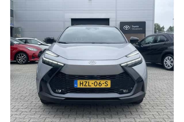 Toyota C-HR (2025) thumbnail 3