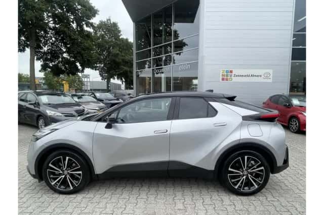 Toyota C-HR (2025) thumbnail 4