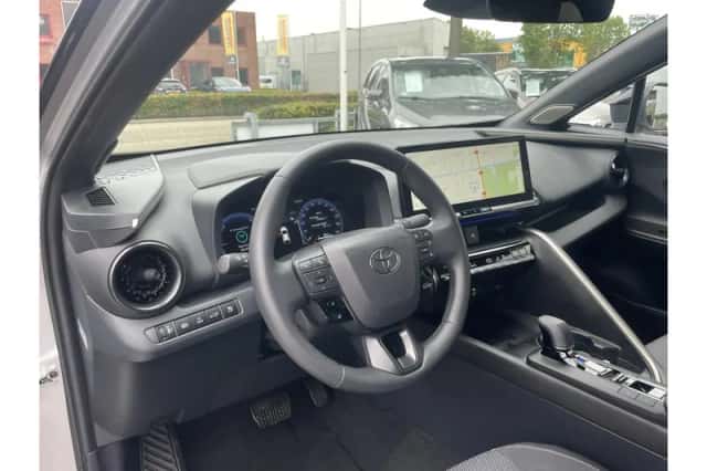 Toyota C-HR (2025) thumbnail 6