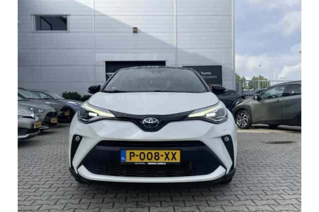 Toyota C-HR (2021) thumbnail 3