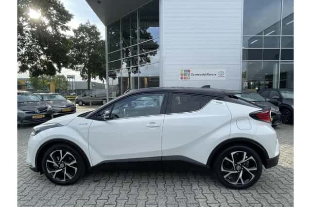 Toyota C-HR (2021) thumbnail 4