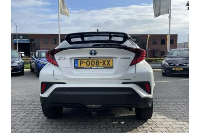 Toyota C-HR (2021) thumbnail 5