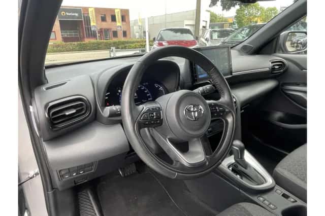 Toyota Yaris Cross (2024) thumbnail 5