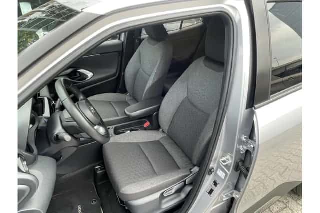 Toyota Yaris Cross (2024) thumbnail 6