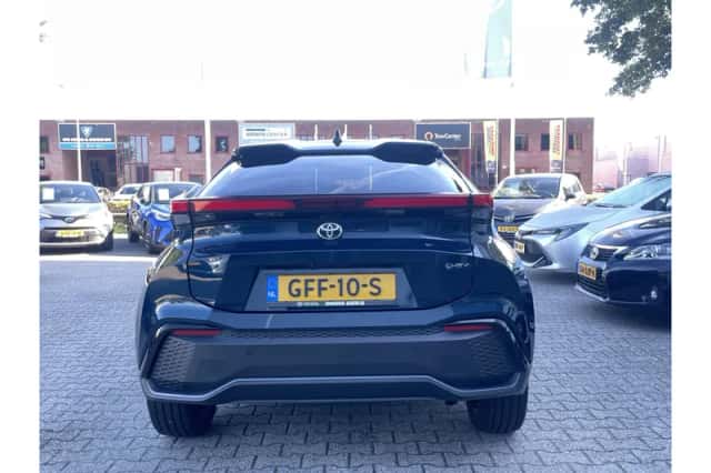 Toyota C-HR (2024) thumbnail 5