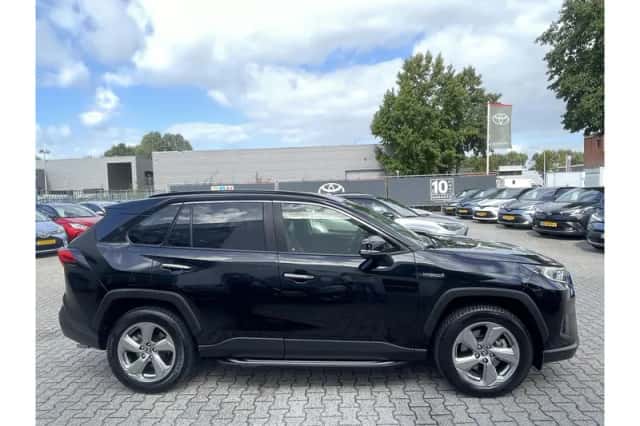 Toyota RAV4 (2019) thumbnail 2