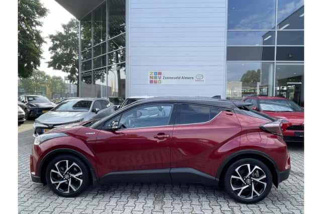 Toyota C-HR (2018) thumbnail 4