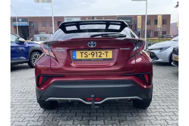 Toyota C-HR (2018) thumbnail 5