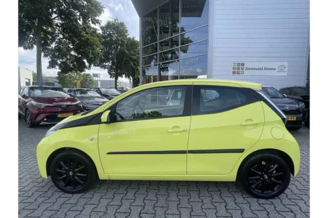 Toyota Aygo (2017) thumbnail 2