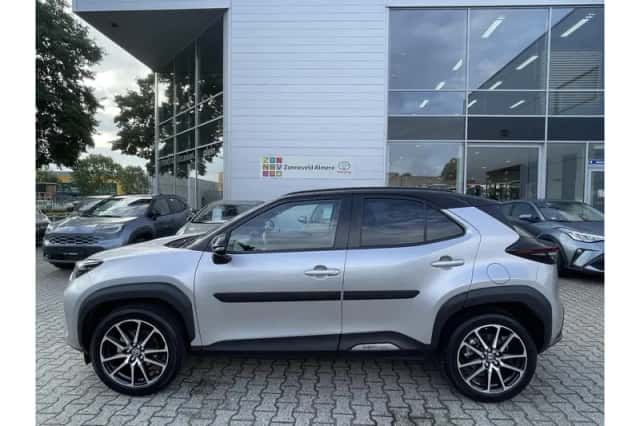 Toyota Yaris Cross (2023) thumbnail 2