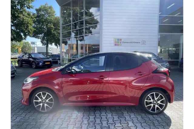 Toyota Yaris (2021) thumbnail 4