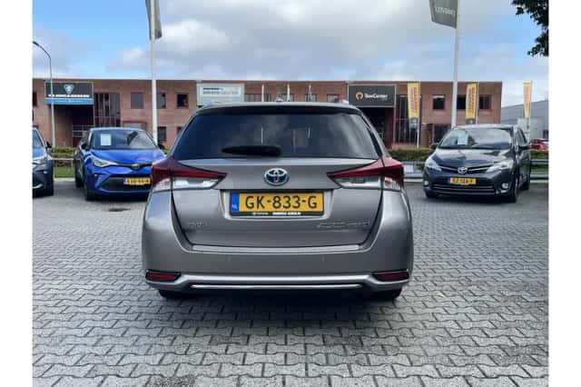 Toyota Auris (2015) thumbnail 3