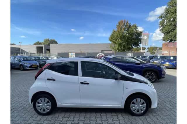 Toyota Aygo (2021) thumbnail 4