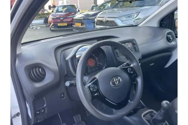 Toyota Aygo (2021) thumbnail 6