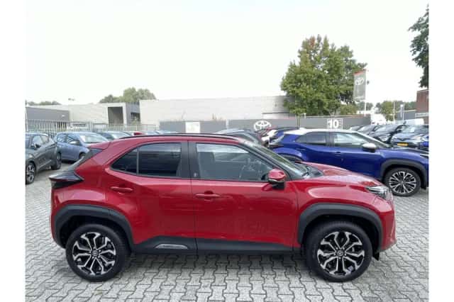 Toyota Yaris Cross (2024) thumbnail 2