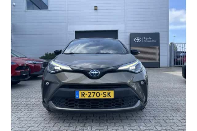 Toyota C-HR (2022) thumbnail 3