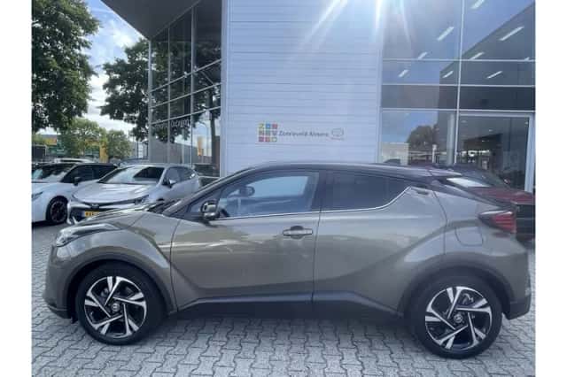 Toyota C-HR (2022) thumbnail 4