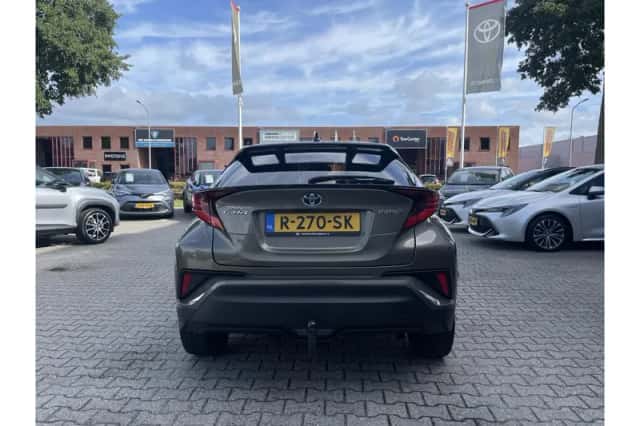 Toyota C-HR (2022) thumbnail 5