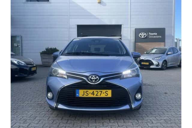 Toyota Yaris (2016) thumbnail 3