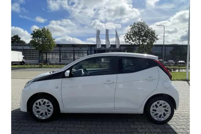 Toyota Aygo (2020) thumbnail 2