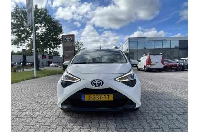 Toyota Aygo (2020) thumbnail 3